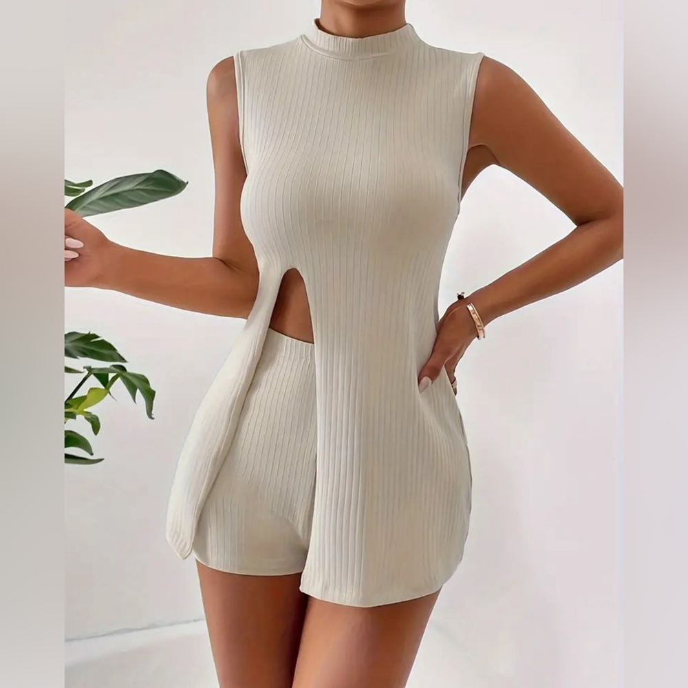 Chic Solid Mock Neck Tank Top & Shorts Set - Soft Two-Piece Outfit for Women - Picture 4 of 5